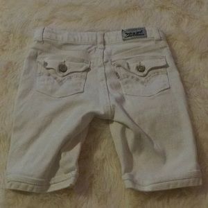 Little girls size 6 white Levi’s shorts
